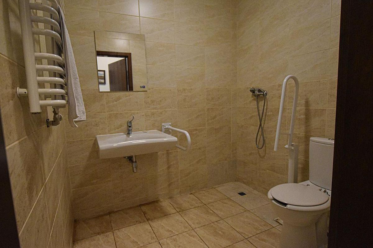 Osrodek Bialy Lew Bed & Breakfast Wojciechow  Ngoại thất bức ảnh