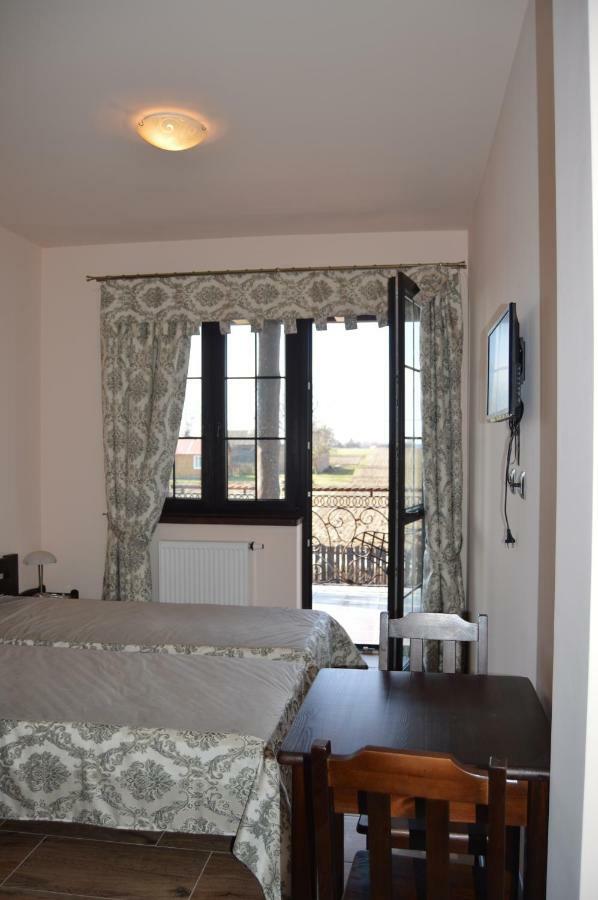 Osrodek Bialy Lew Bed & Breakfast Wojciechow  Ngoại thất bức ảnh