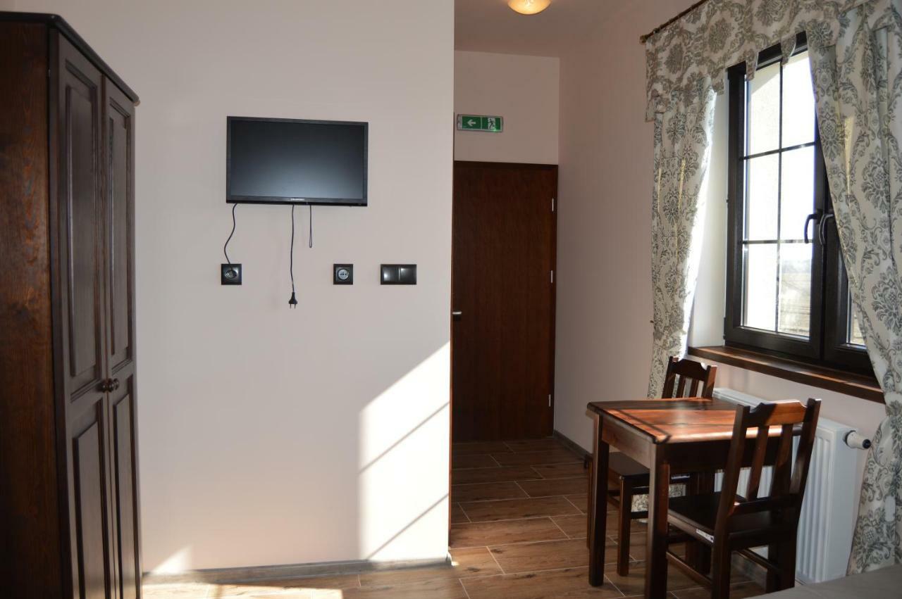 Osrodek Bialy Lew Bed & Breakfast Wojciechow  Ngoại thất bức ảnh